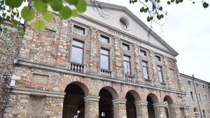 Spende 220 euro falsi al festival della birra: condannato a 16 mesi