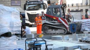Lavori in piazza Beccaria, i negozianti chiedono i danni: 