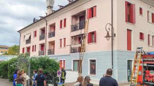 Montebelluna, terrazza a fuoco vicino al mercato