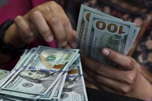 Dollar stijgt naar hoogste niveau in bijna twee maanden door Fed en olie