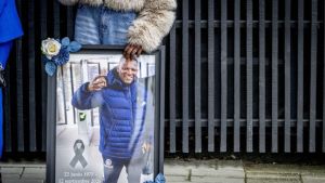 Tientallen herdenken Alfredo Goeloe met stille tocht in Utrecht