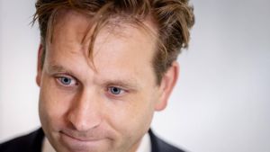 Karremans houdt vast aan voorstel medewerkers in raad Schiphol