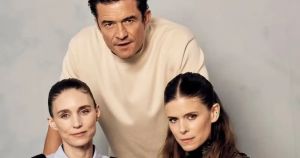 Orlando Bloom causa polêmica com cena de sexo a três com irmãs