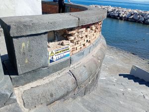 Per le regate rappezzata la discesa a mare in piazza Vittoria chiusa da anni