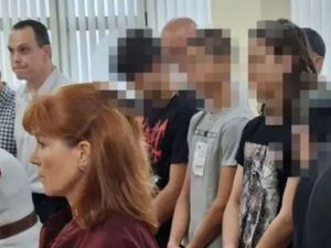 16-годишна иска да излезе от ареста след убийството на Младежкия хълм