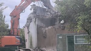 Demolizioni nell’area ex Agip a Belluno, via ai lavori per il supermercato