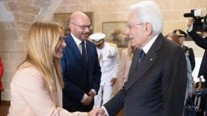 La doppia linea di Meloni: avanti sulla scuola senza strappi con Mattarella, nuova legge elettorale col fantasma voto anticipata