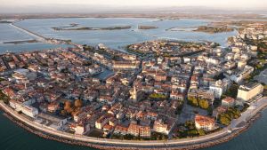 I residenti di Grado sono in calo dal 2013: perse da allora 1.066 persone