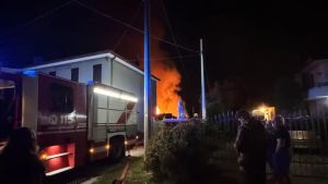 Incendio in una rimessa a San Giorgio delle Pertiche, distrutti gli attrezzi