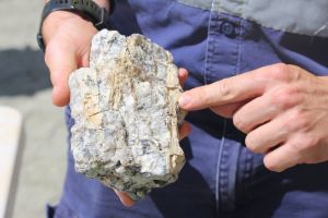 Avoid euphoria amid lithium bounce