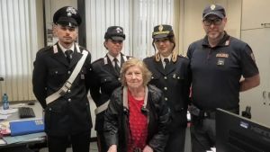 Truffa del finto carabiniere, gioielli ritrovati in un calzino: due denunciate