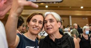 Ada Colau abre un nuevo frente interno en Sumar por pedir romper el Gobierno tras el desahucio de Maricarmen