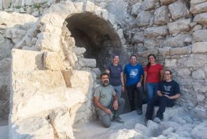 Ancient public mikveh complex, used for festival pilgrimage, uncovered at foot of Temple Mount