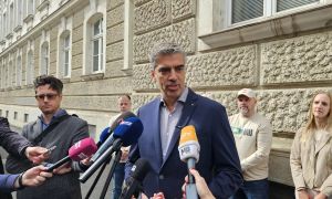Kandidat za župana Maribora Greiner zbral potrebno število podpisov