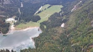Scarica di pietre sul Monte Mangart: escursionista austriaco colpito vicino alla cima, soccorso dall'elisoccorso