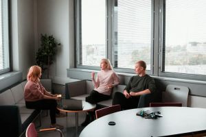 3 Ways Leaders Can Be Transparent Without Oversharing