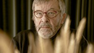 I fire årtier har Ove Kaj Pedersen undret sig over, hvor vores tro kommer fra. Svaret findes i hans nye bog