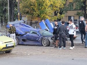 Ферари за 300 бона се размаза, гледката след удара е потресаваща