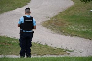 Un gendarme mis en examen après une quinzaine de plaintes pour voyeurisme dans sa caserne et détention d’images pédopornographiques