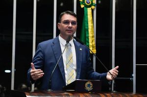 Flávio Bolsonaro e o triunfo da linguagem sobre os fatos