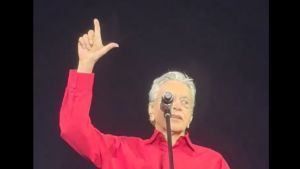 Caetano fez o L. De novo. E daí?!