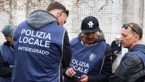 Foglio di via dopo truffa delle tre carte, scoperti dagli agenti