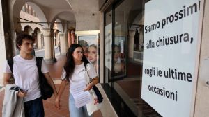 Chiude Wycon Cosmetics, altre serrande abbassate nel cuore del commercio