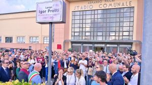 L’omaggio di Livorno a Igor Protti. Le cerimonie allo stadio. Emozioni e grande folla