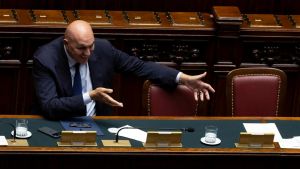 “Allarme droni sull’Italia”. Crosetto frena: “Nessuna conferma”