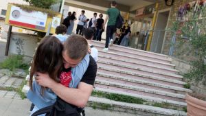 Educazione affettiva a scuola, si può parlare di sessualità solo alle medie e superiori