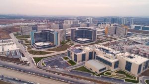 Bilkent Şehir Hastanesi Kardiyoloji’de ritim bozukluğu: “La kalbim gerçekten genişledi bebe!”