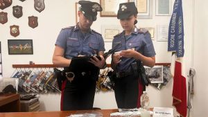 Tarcento, hashish in casa: denunciato un giovane dopo la segnalazione di alcuni cittadini