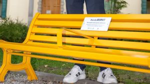 A Monselice via i braccioli antibivacco dalle panchine
