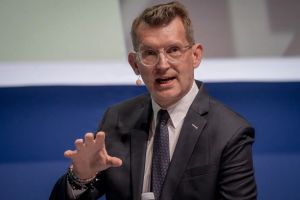 Børn skal lære at skrive og regne, før vi giver dem adgang til AI