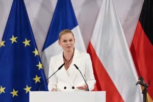 Ecole publique : la Bulgarie veut réintroduire la religion, la Pologne l'en retire