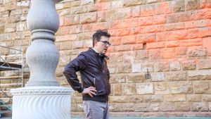 Palazzo Vecchio, tre anni dopo il blitz la pietra porta ancora i segni. Nardella: “La lotta al cambiamento climatico non sia vandalismo”