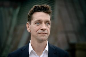 Ole Birk Olesens stråmand er på størrelse med Rundetårn – og afslører den langvarige krise i det borgerlige Danmark