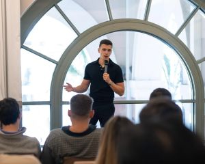 How To Build A Faceless YouTube Channel That Pays $10,000 A Month