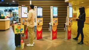 McDonald’s Spent Years Pushing Kiosks. Now It Wants More Humans in the Lobby