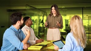 4 Rare Leadership Habits That Make People Want to Follow You