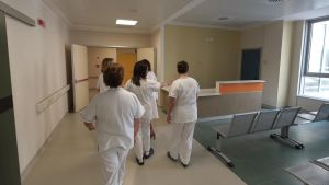 Violenza in ospedale, la rabbia degli infermieri: “Situazione fuori controllo, così per curare rischiamo la vita”