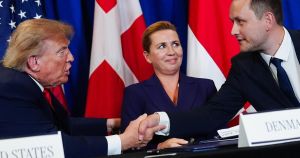 USA trapper ikke bare opp militært på Grønland, men får også vetorett over framtidig nærings­virk­somhet på øya.