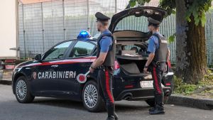 La disperazione di una madre, rubati collanine e orecchini: appartenevano alla figlia morta. “Mi buttino nel giardino gli oggetti di Antonella”
