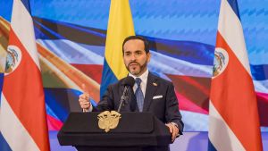 Al oído del presidente Abelardo