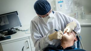Si spacciavano per dentisti, condannati due odontotecnici