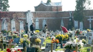Nei cimiteri veneziani serve spazio: vanno esumate 700 salme