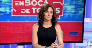 Ayuso y la televisión: mucho tiempo en pantalla, pero cada vez menos alcance