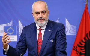 SKANDAL U NJUJORKU: Edija Ramu gađali jajima tokom posjete Generalnoj skupštini UN!
