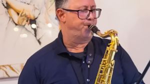 Il medico che suona il sax tenore: ‘Così è nata una band, i Jazz Beans’