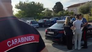 Coltellate per la droga. Maxi sequestro di 13 kg